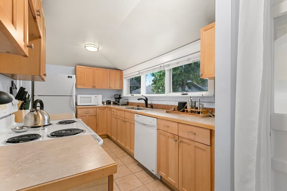 Downtown Abode W/ Hot Tub – Walk to Csu & Old Town