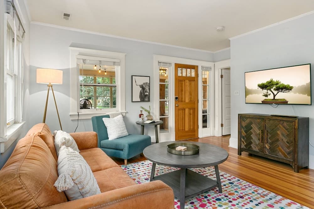 Downtown Abode W/ Hot Tub – Walk to Csu & Old Town