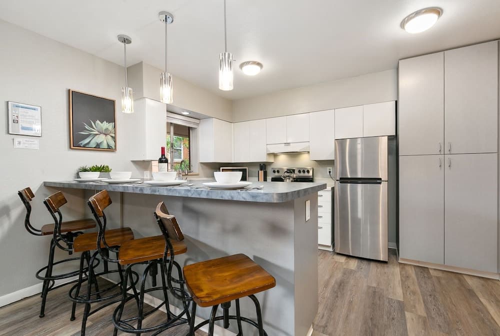 Butterscotch Suite Old Town Stay with Sunny Style