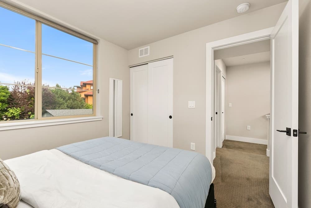 Old Town Modern New Build: Rftp Spa W/ Mtn Views!