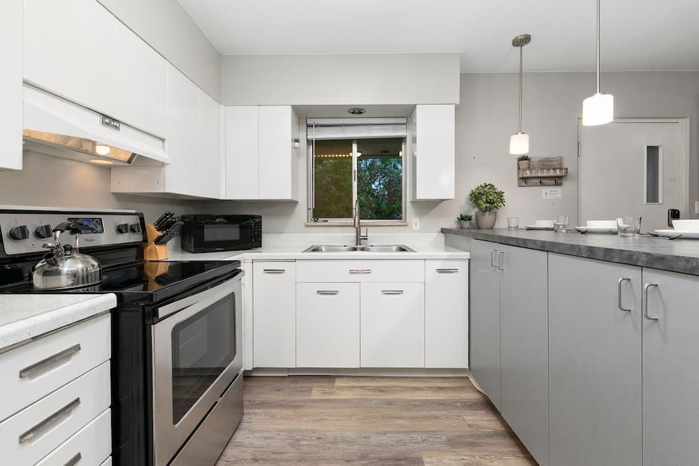 Lavender Suite Relaxed, Walkable Old Town Stay