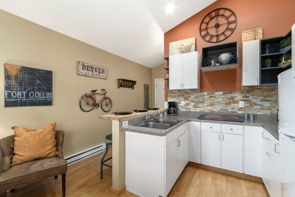 Industrial Old Town Bungalow W/ Free Cruiser Bikes