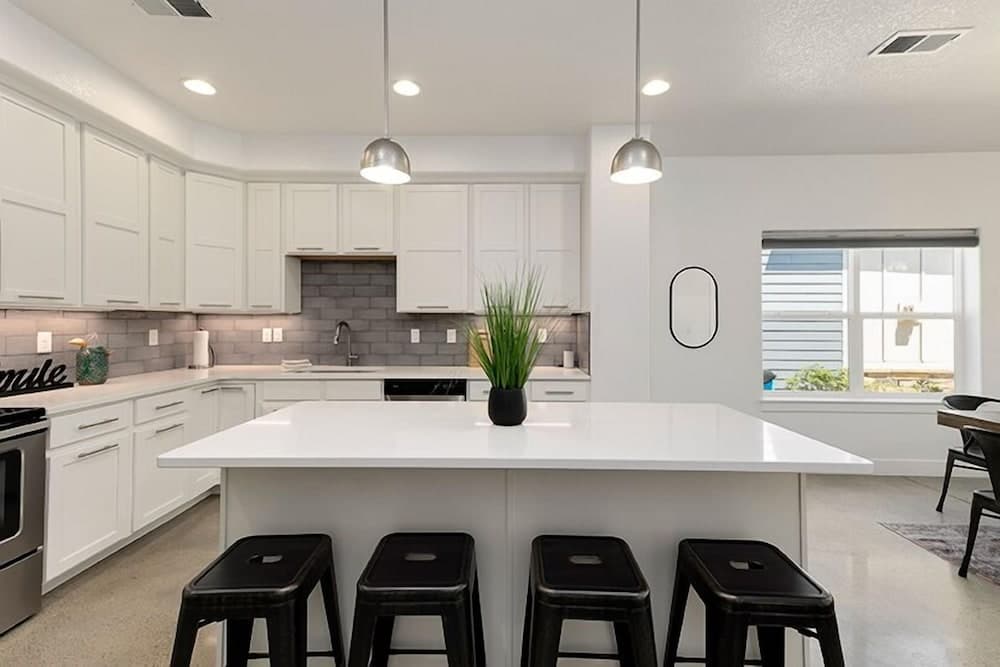 Gorgeous Townhome Steps From the Brewery District!