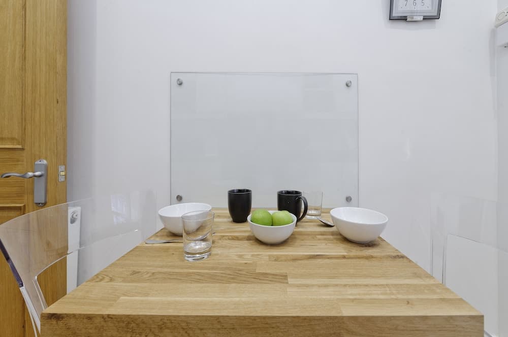 Delightful Apartment in the Heart of Westminster by Underthedoormat