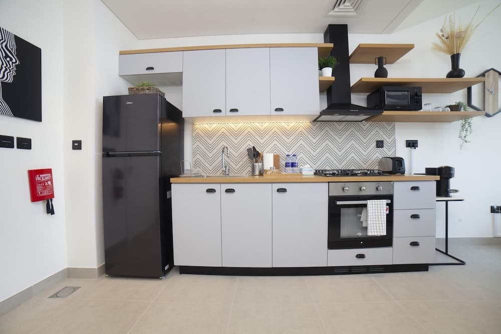 Modern Boho 1BR Sleeps4 Balcony Pool Gym Dxbhills