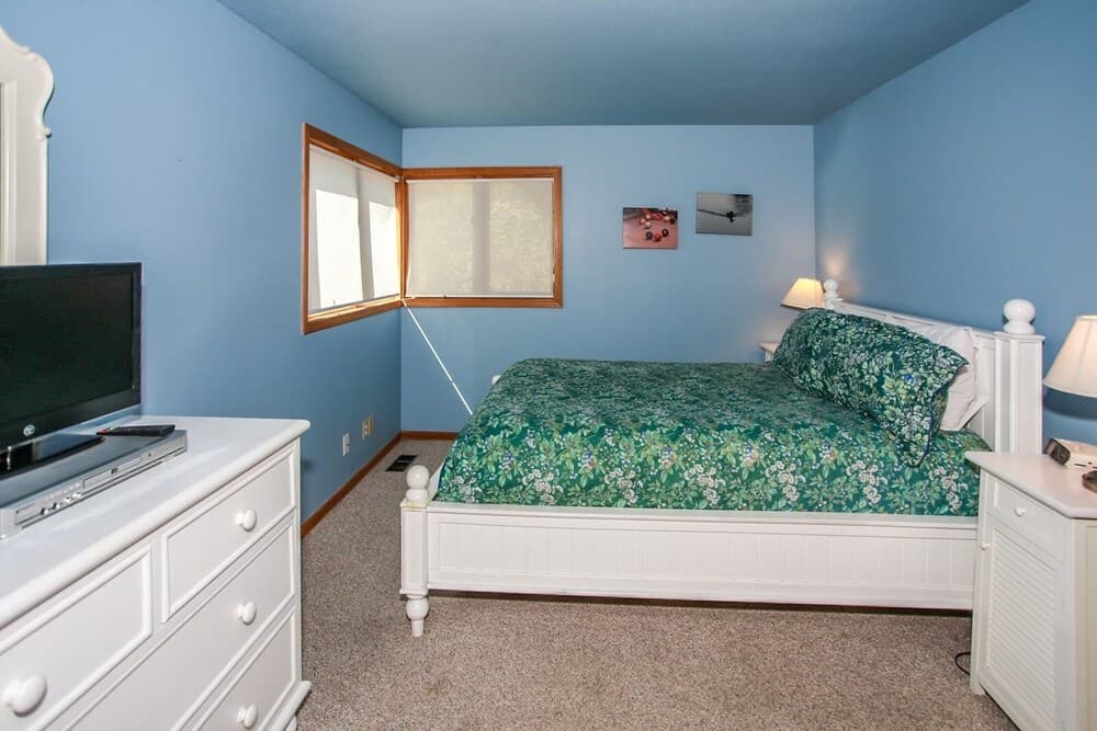 1858 - Lakeside Memories 4 Bedroom Home by Redawning