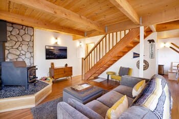 1980-cedar Chalet 2 Bedroom Home by Redawning