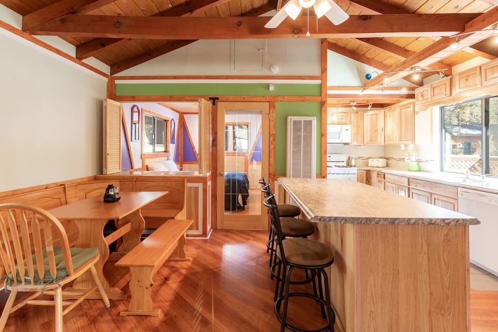 1929-moonlight Ridge 2 Bedroom Home by Redawning