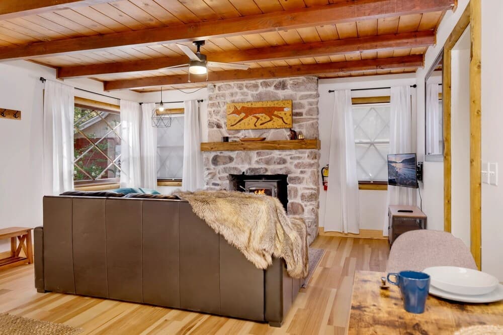 2035-cozy Fox 1 Bedroom Home by Redawning