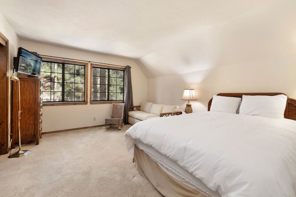 2017-bummit At The Summit 3 Bedroom Home by Redawning