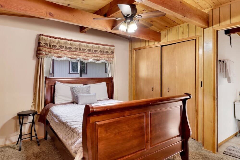 2073 - Mount Shasta Retreat 3 Bedroom Home by Redawning