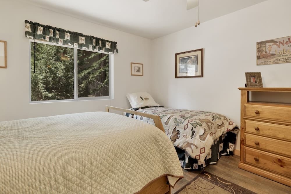 2163-chalet D'or 3 Bedroom Home by Redawning