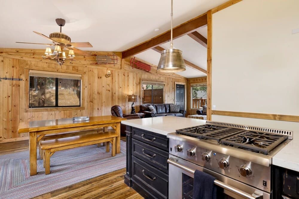 2053-happy Bear 2 Bedroom Home by Redawning