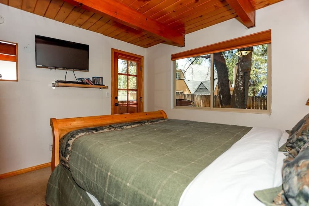 1931 - Mountain Adventure 3 Bedroom Home by Redawning