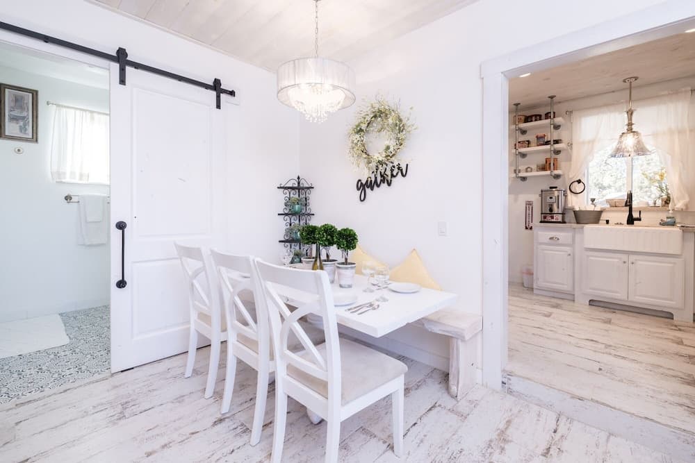 1997 - The Suite 1 Bedroom Home by Redawning