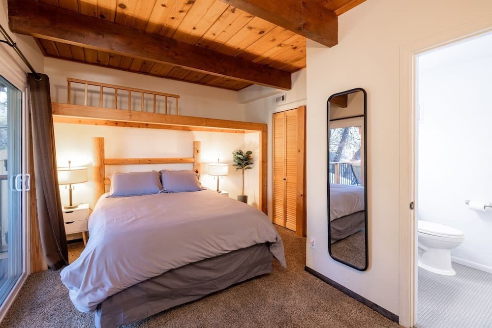 1977- Black Oak Cabin 3 Bedroom Home by Redawning