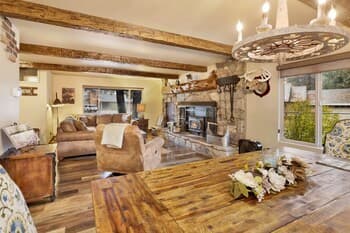 2080-eagle Point Lodge 4 Bedroom Home by Redawning