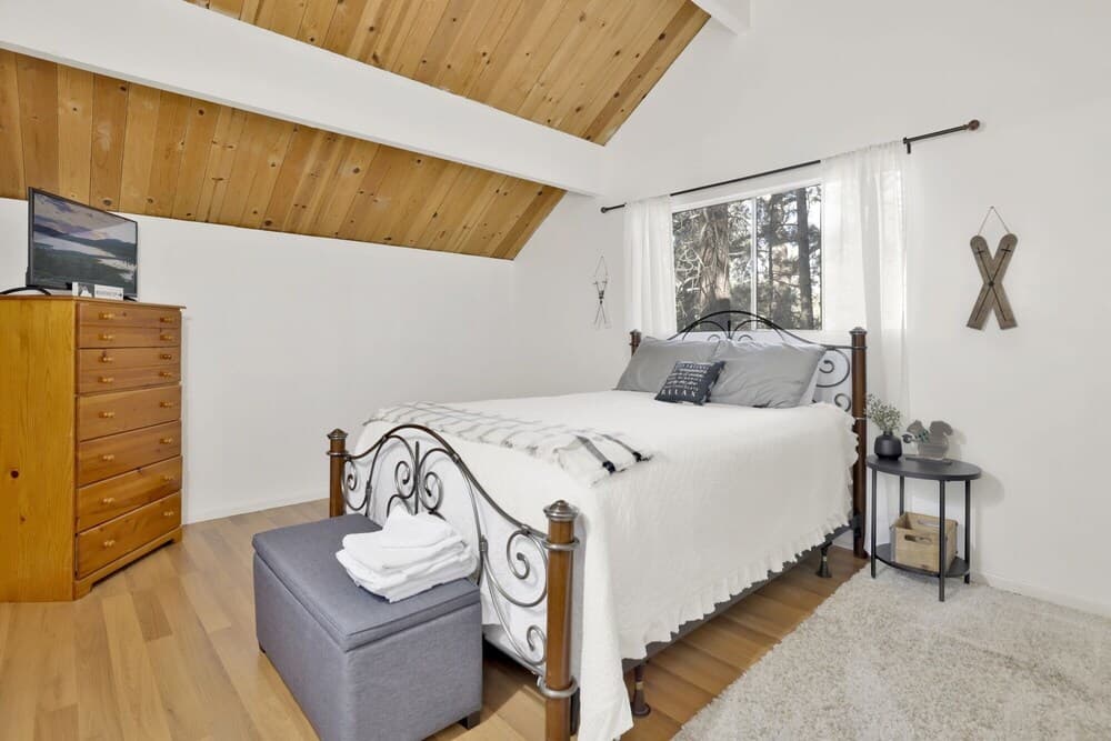 2139-sweet Maple Cabin 3 Bedroom Home by Redawning