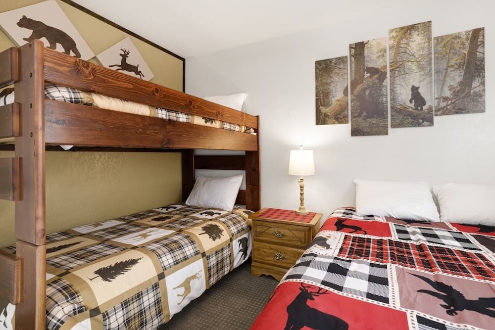 2183-mountain Getaway 2 Bedroom Home by Redawning