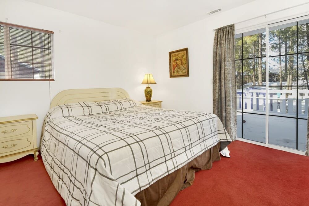 2222-cozy Summit 4 Bedroom Home by Redawning