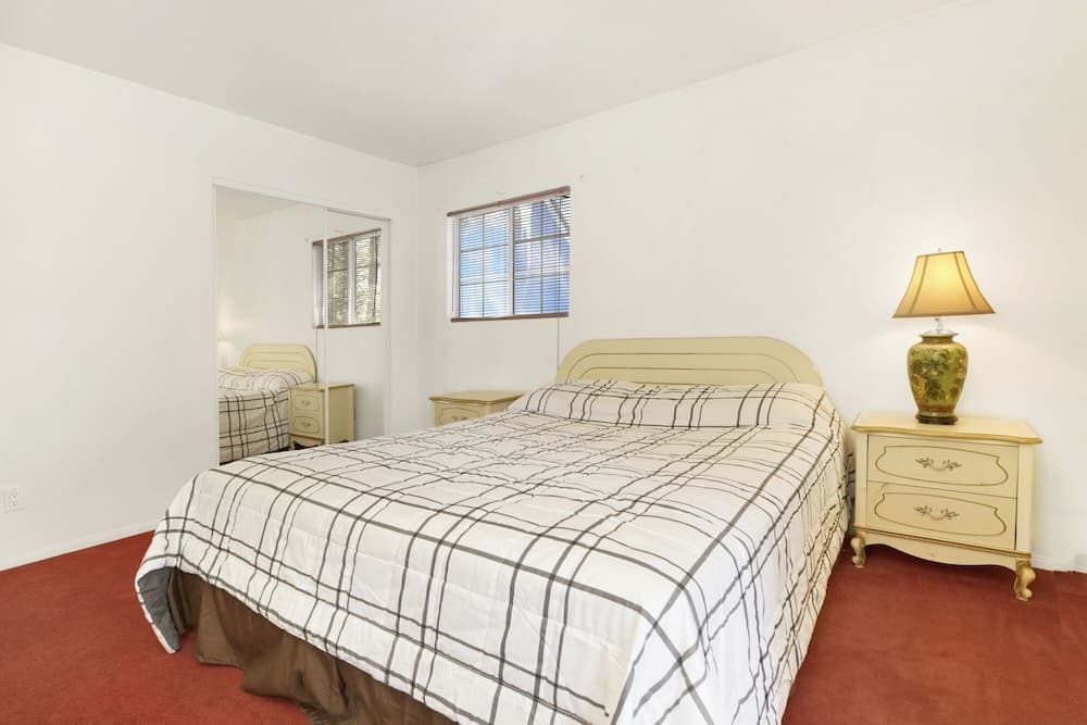 2222-cozy Summit 4 Bedroom Home by Redawning