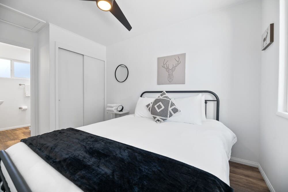 2230 - Blue Bear Lodge 6 Bedroom Hotel Room by Redawning