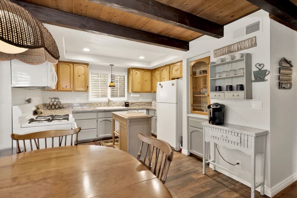 2170-moon Palace 3 Bedroom Home by Redawning