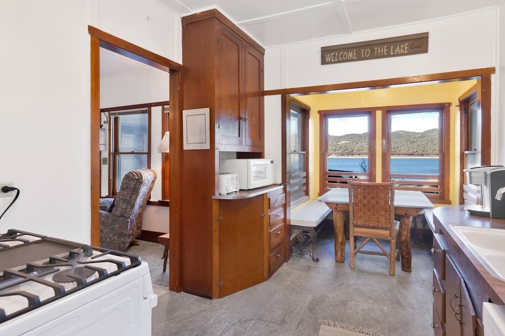 2213-lazy Days 3 Bedroom Home by Redawning