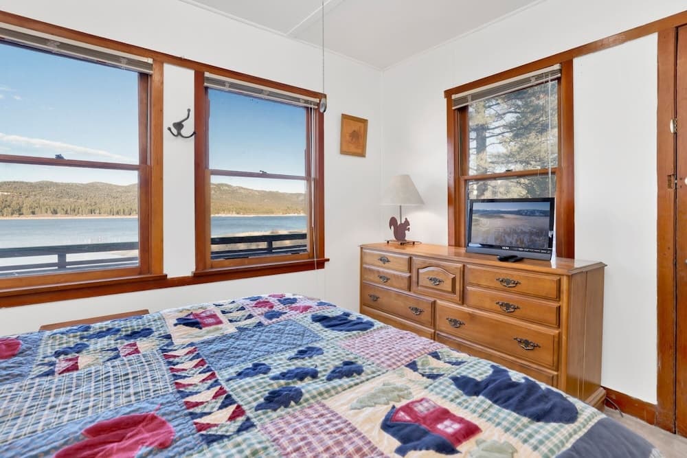 2213-lazy Days 3 Bedroom Home by Redawning