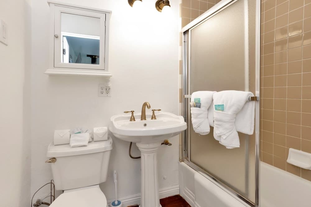 2188-highland Chalet 1 Bedroom Home by Redawning