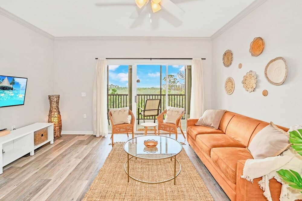 Upscale 3BR w Pool and Hot Tub - Near Disney