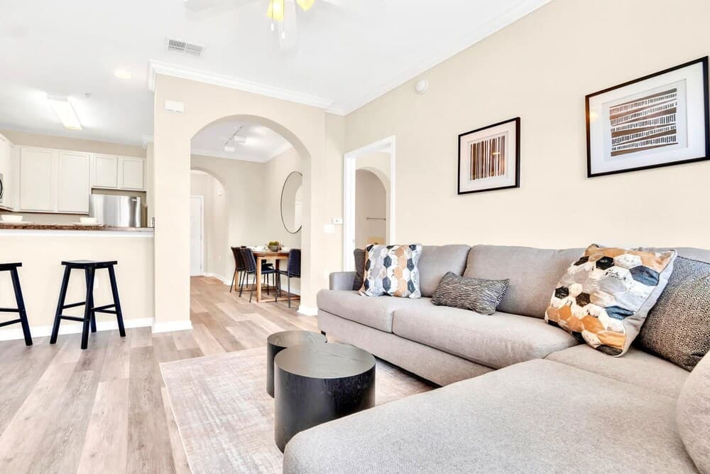 2BR Condo - w Hot Tub Pool - Near Disney