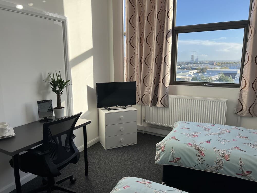 Double Room with Skyline view near Tube