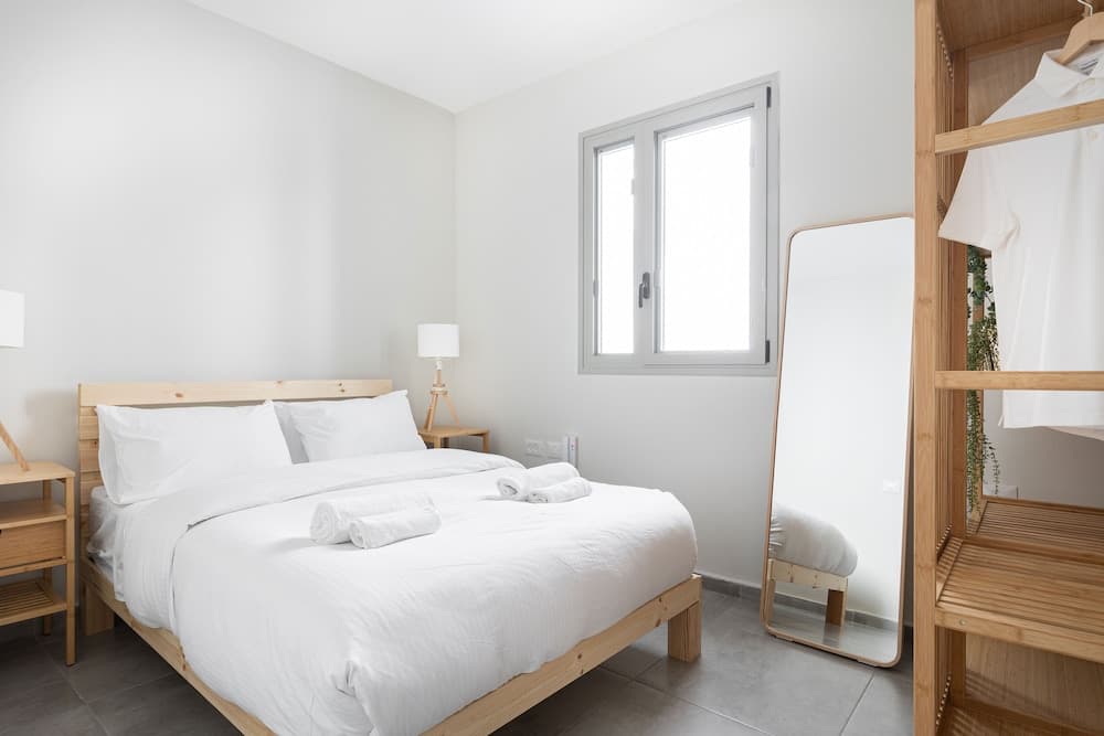 Chic Urban Getaway with Balcony & Mamad by Sea N Rent