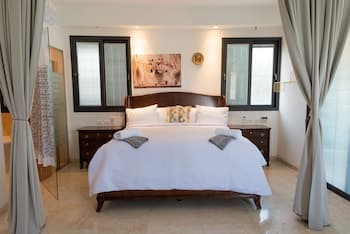 Grace Holon Guesthouse