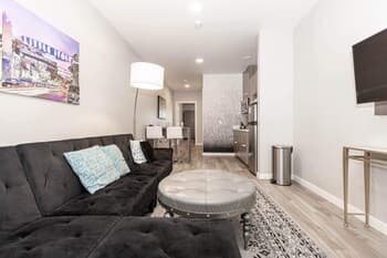 204 Stylish King Bed Suite