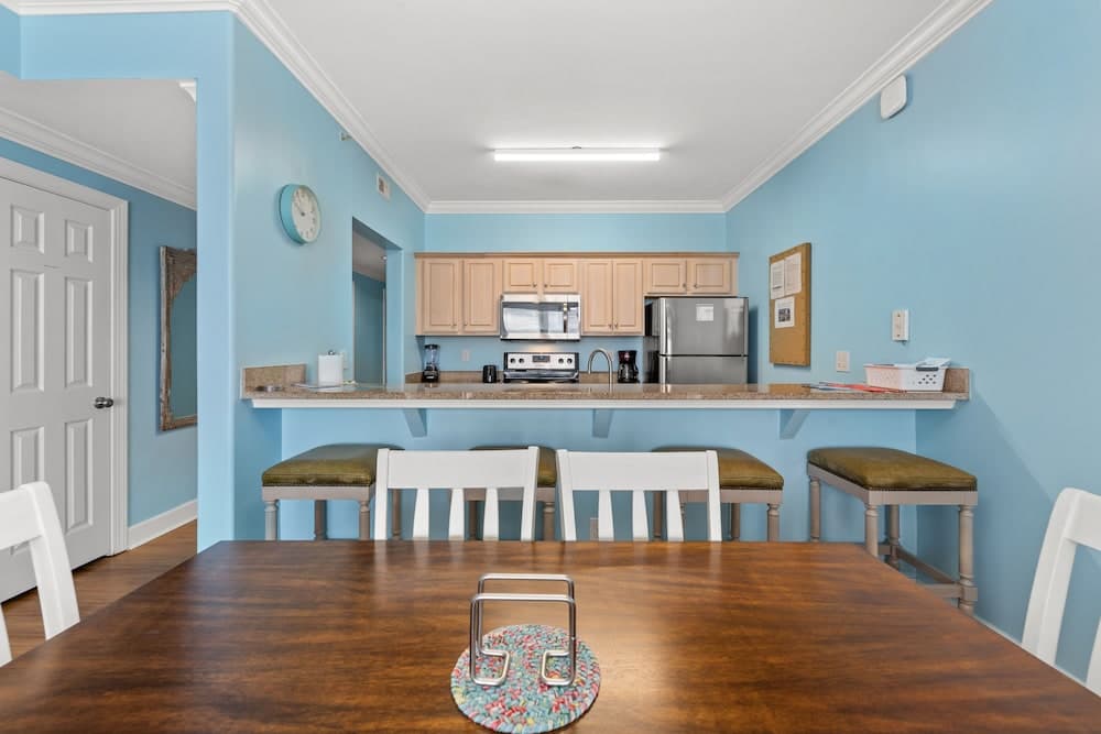 Large Balcony! Gulf Front Master Suite! Many Amenities On-site!