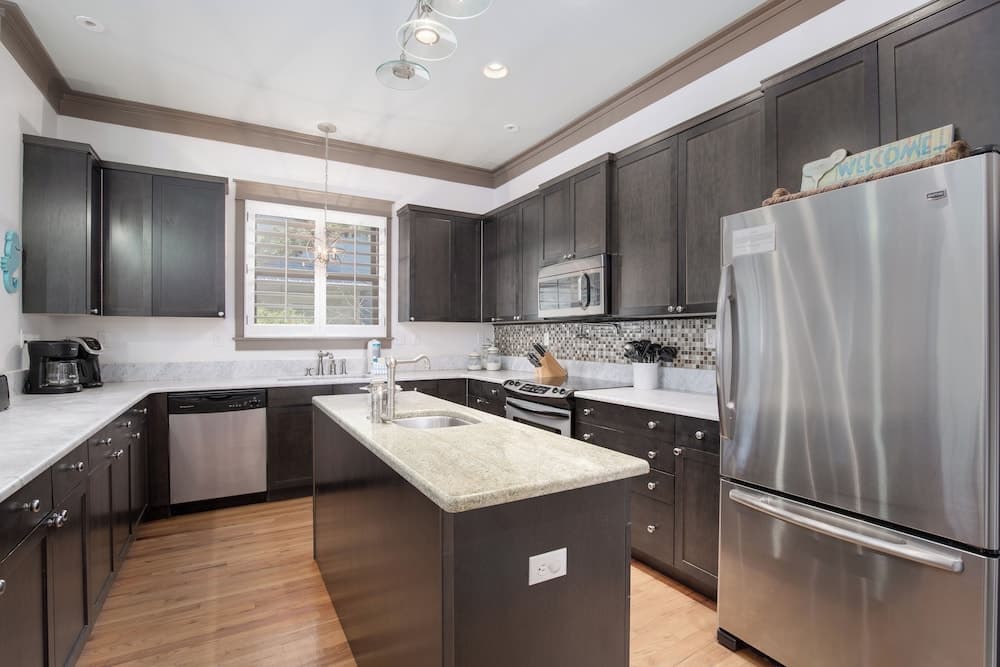 Four C's Retreat - Lavish Home With Private Boardwalk Access to the Beach