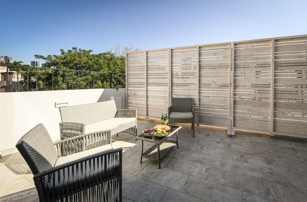 Vibrant and Modern Apartment in Tel Aviv