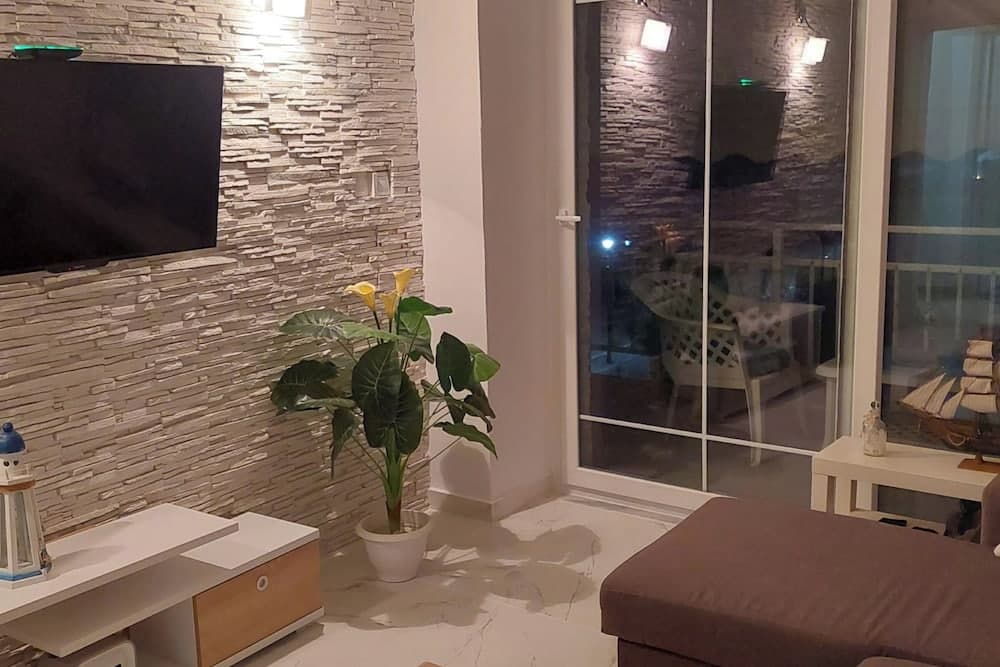 Lovely 1-bed Apartment in Perea