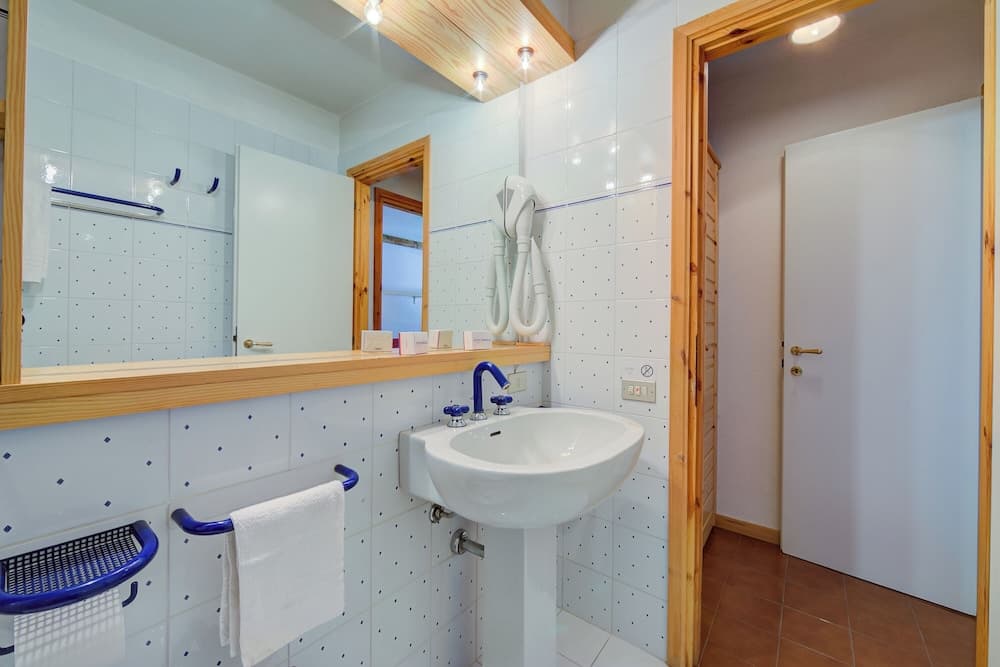 Abeti A2-02 few min From ski