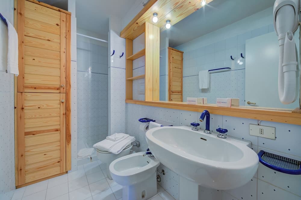 Abeti A2-02 few min From ski