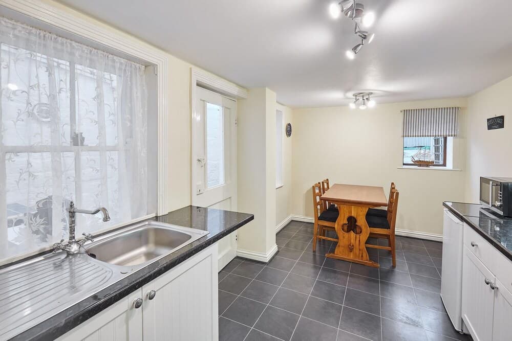 Host Stay Lavender Cottage