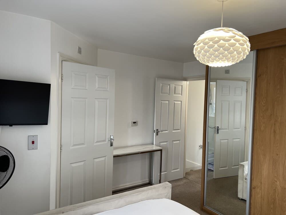 Charming 2-bed Terraced Home in Dartford