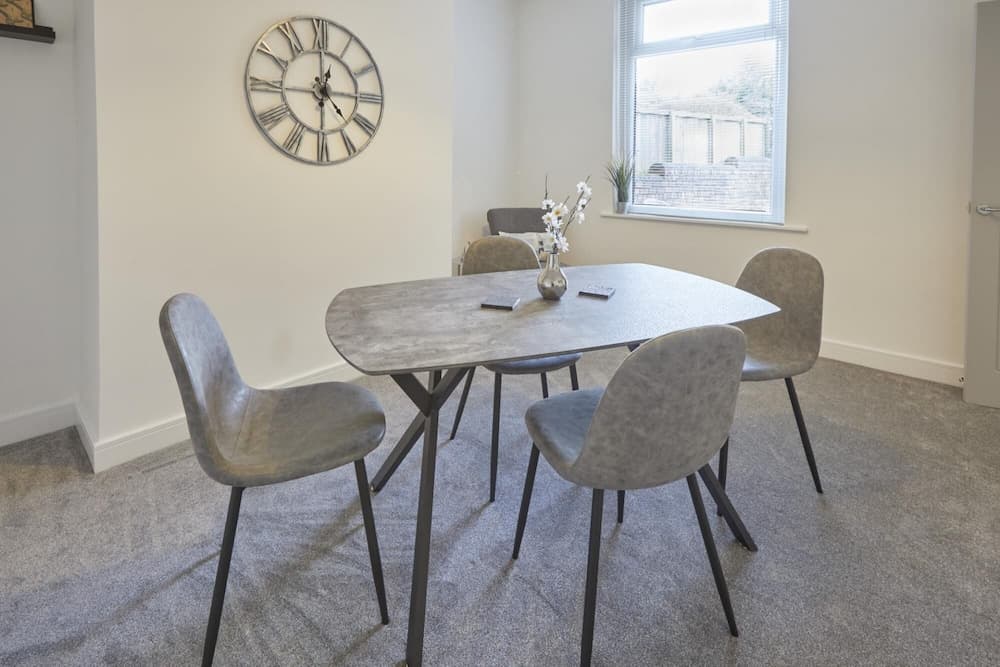 Host Stay Louisa Cottage