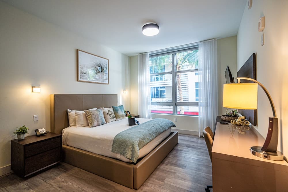 Hollywood's Beachside Condos