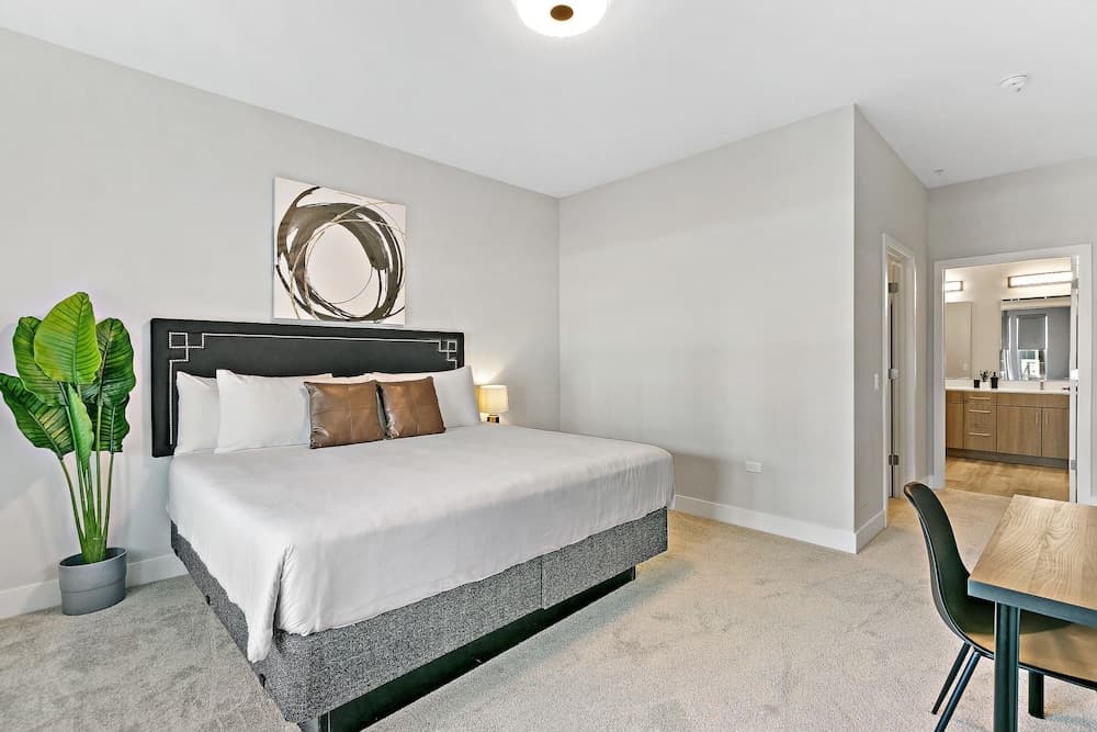 2BR Modern Living in Warrenville