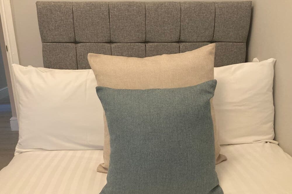 Stunning Seaside 2BD Flat in Brighton With Oblique Sea Views