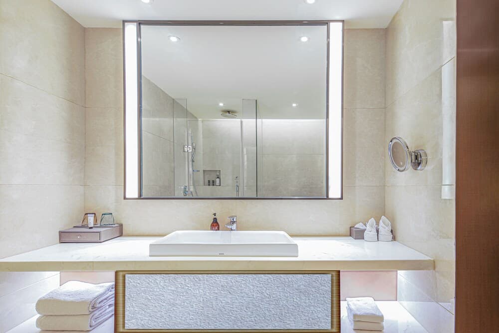 EGRET ISLAND LAKESIDE HOTEL