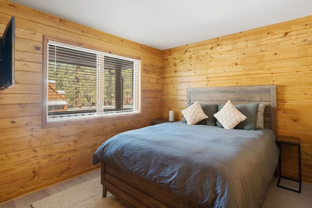 Evergreen Pines 3 Bedroom Home by Redawning